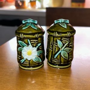Vintage pair of salt & pepper shakers